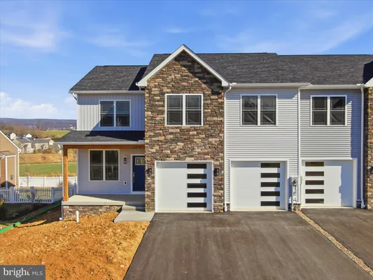 Property Slideshow image 2 of 41 | 11802 mystic rock ln, Waynesboro, PA, 17268