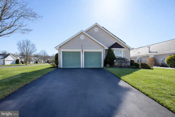 Property Slideshow image 3 of 18 | 11 ivy hill rd, Lakewood, NJ, 08701