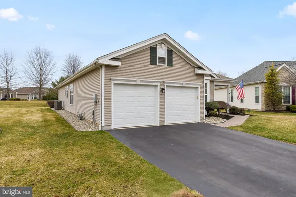 Property Slideshow image 3 of 30 | 26 powderhorn way, Allentown, NJ, 08501