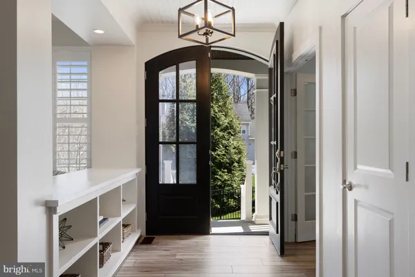 Property Slideshow image 3 of 38 | 704 roane hollow ln, Annapolis, MD, 21401