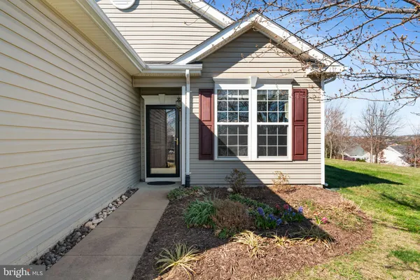 Property Slideshow image 3 of 36 | 16441 sparkling brook loop, Dumfries, VA, 22025