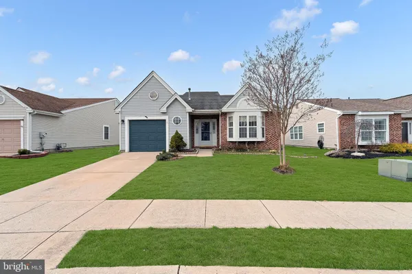 Property Slideshow image 2 of 27 | 310 moonseed pl, Mount Laurel, NJ, 08054