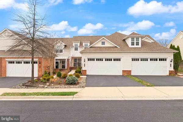 Property Slideshow image 2 of 40 | 20459 valley fls, Ashburn, VA, 20147