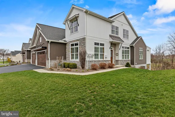 Property Slideshow image 2 of 53 | 798 aurora dr, Mechanicsburg, PA, 17055