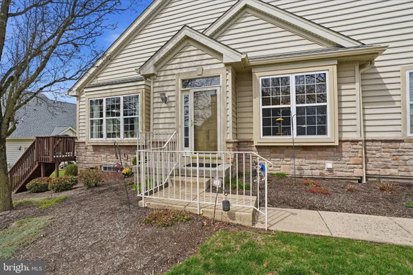 Property Slideshow image 3 of 38 | 201 canterbury ct 31, Warrington, PA, 18976