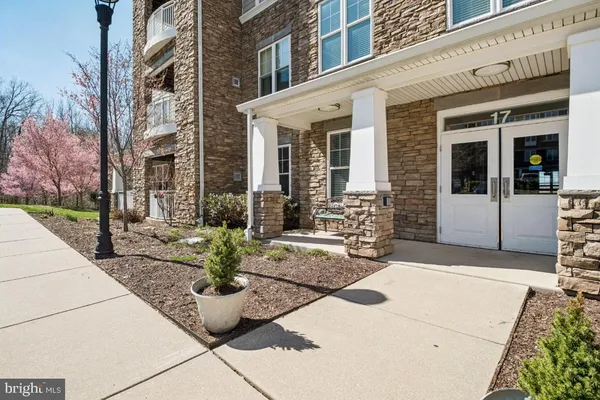 Property Slideshow image 3 of 42 | 17 clay lodge ln 103, Catonsville, MD, 21228