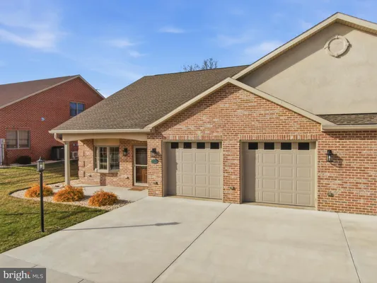 Property Slideshow image 2 of 39 | 13428 marquise dr, Hagerstown, MD, 21742