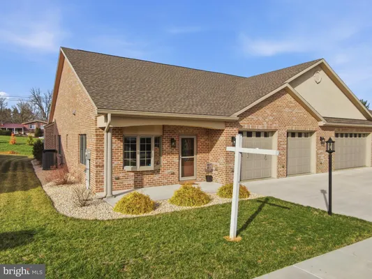 Property Slideshow image 3 of 39 | 13428 marquise dr, Hagerstown, MD, 21742