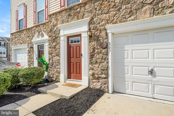 Property Slideshow image 3 of 28 | 107 benford ln, Beverly, NJ, 08010
