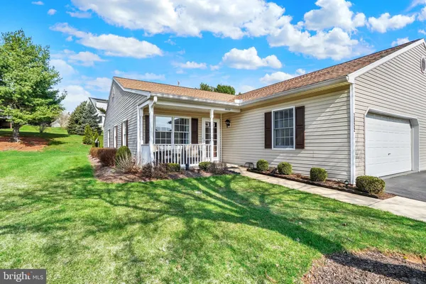 Property Slideshow image 2 of 28 | 2022 faversham way 2022, York, PA, 17402