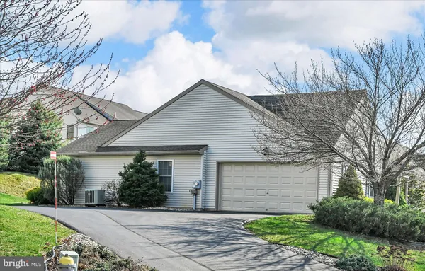 Property Slideshow image 3 of 34 | 858 water edge ct, Lebanon, PA, 17046