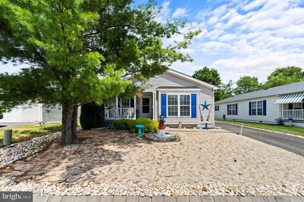 Property Slideshow image 2 of 40 | 36 fort lee dr, Manahawkin, NJ, 08050