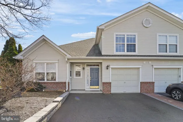 Property Slideshow image 2 of 44 | 15 lady slipper ln, Langhorne, PA, 19047