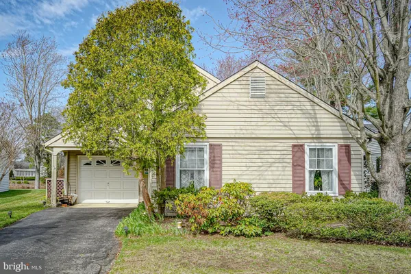 Property Slideshow image 2 of 51 | 39 marlborough dr, Southampton, NJ, 08088