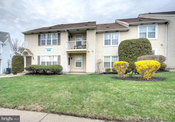 Property Slideshow image 3 of 26 | 881b scotswood ct, Mount Laurel, NJ, 08054