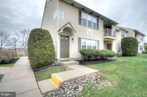 Property Slideshow image 2 of 26 | 881b scotswood ct, Mount Laurel, NJ, 08054