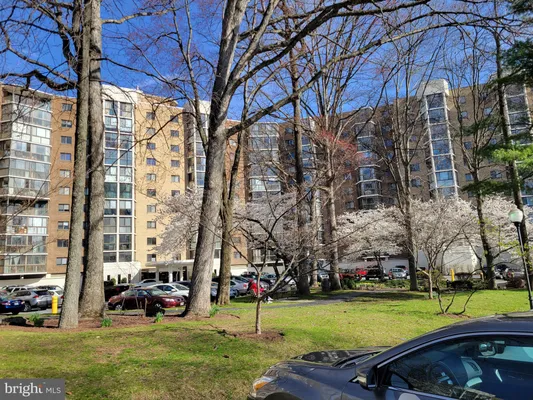 Property Slideshow image 3 of 29 | 15107 interlachen dr 2-1006, Silver Spring, MD, 20906