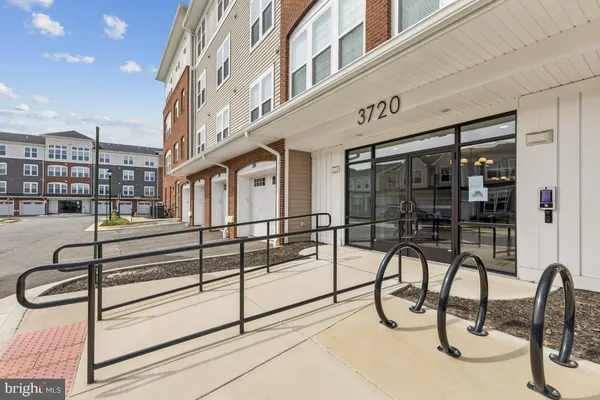 Property Slideshow image 2 of 35 | 3720 havertill ln 306, Woodbridge, VA, 22193