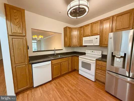 Property Slideshow image 3 of 24 | 8615 wandering fox trl 105, Odenton, MD, 21113