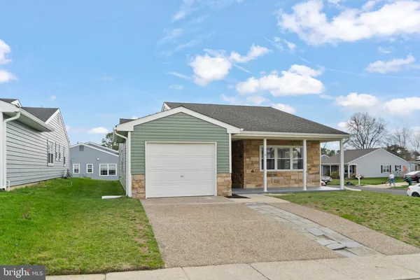 Property Slideshow image 3 of 25 | 2 farrington ct, Southampton, NJ, 08088