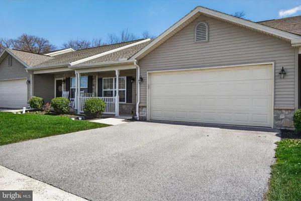 Property Slideshow image 2 of 29 | 227 palomino way 164, Red Lion, PA, 17356