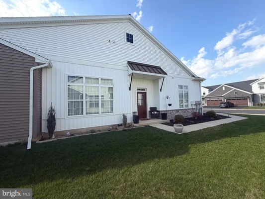 Property Slideshow image 2 of 20 | 797 aurora dr, Mechanicsburg, PA, 17055