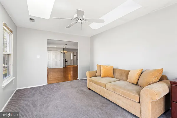 Property Slideshow image 3 of 31 | 303 moonseed pl, Mount Laurel, NJ, 08054