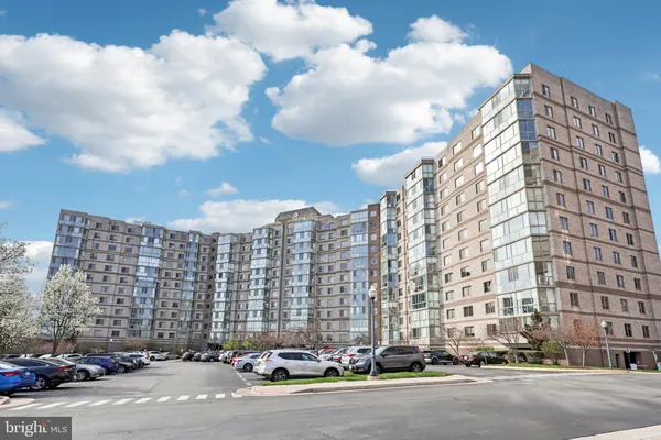 Property Slideshow image 2 of 35 | 19375 cypress ridge ter 1111, Leesburg, VA, 20176