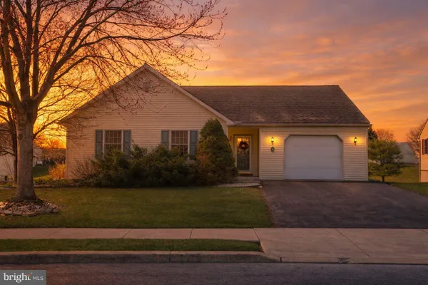 Property Slideshow image 2 of 59 | 19 springhouse dr, Myerstown, PA, 17067