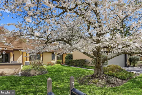 Property Slideshow image 2 of 31 | 3 hounds run ln, Blue Bell, PA, 19422