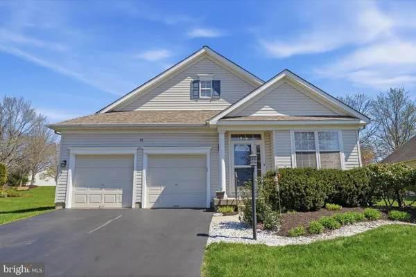 Property Slideshow image 2 of 40 | 32 tupelo ln, Langhorne, PA, 19047