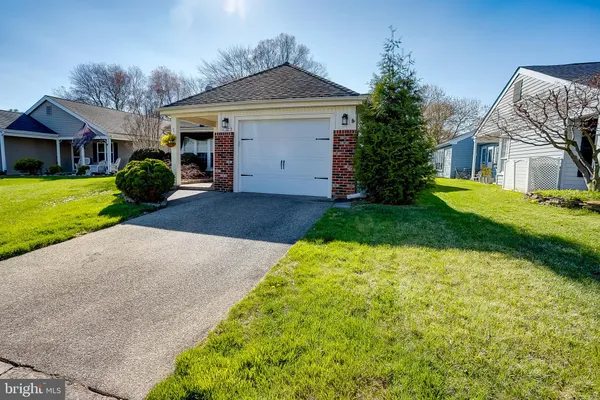 Property Slideshow image 3 of 26 | 32 finchley ct, Southampton, NJ, 08088