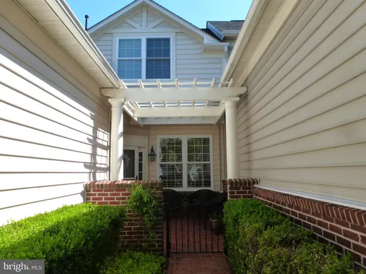 Property Slideshow image 2 of 4 | 44351 oakmont manor sq, Ashburn, VA, 20147