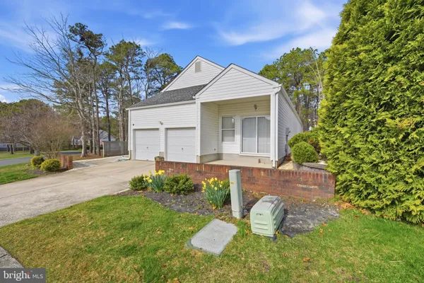 Property Slideshow image 3 of 30 | 76 summerhill dr, Manahawkin, NJ, 08050