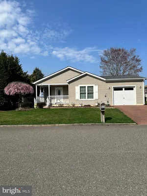 Property Slideshow image 2 of 18 | 52 oak ridge ln, Manahawkin, NJ, 08050