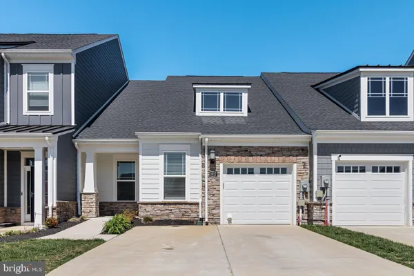 Property Slideshow image 2 of 37 | 3917 glacier bay pl, White Plains, MD, 20695