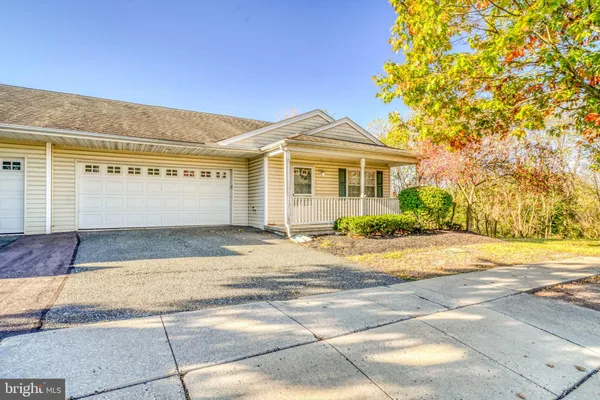 Property Slideshow image 2 of 10 | 117 w harmony dr 22, Pottstown, PA, 19464