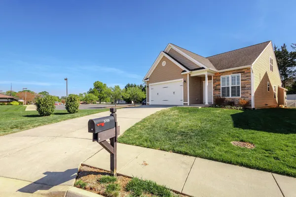 Property Slideshow image 3 of 46 | 5700 spring arbor cir, Fredericksburg, VA, 22407