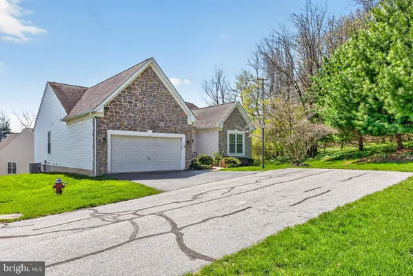 Property Slideshow image 3 of 39 | 1504 iron horse ct, Downingtown, PA, 19335