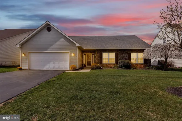 Property Slideshow image 2 of 30 | 162 n cacoosing dr, Reading, PA, 19608