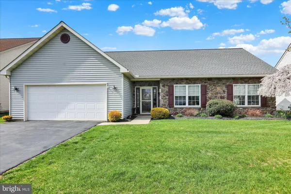 Property Slideshow image 3 of 30 | 162 n cacoosing dr, Reading, PA, 19608