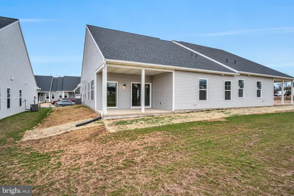 Property Slideshow image 2 of 10 | 862 shadowbrooke dr, Dover, PA, 17315