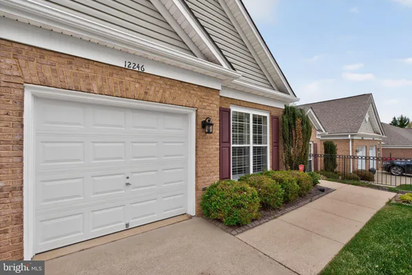 Property Slideshow image 2 of 25 | 12246 farmberry ct, Woodbridge, VA, 22192
