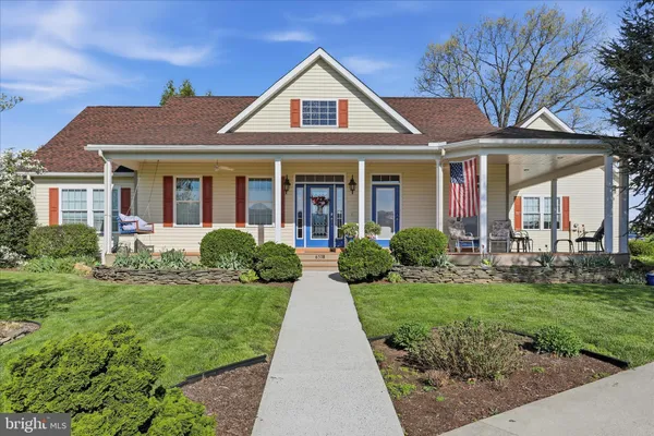 Property Slideshow image 2 of 52 | 6518 bent oak dr, Fayetteville, PA, 17222