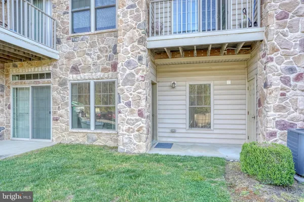 Property Slideshow image 2 of 22 | 2000 fountainview cir 2111, Newark, DE, 19713