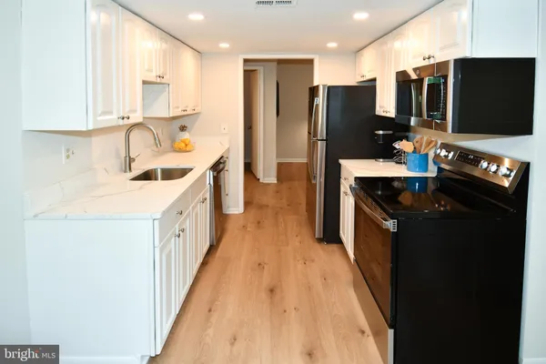 Property Slideshow image 3 of 39 | 15300 beaverbrook ct 88-2h, Silver Spring, MD, 20906