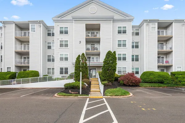 Property Slideshow image 2 of 55 | 5209 centennial sta 520, Warminster, PA, 18974