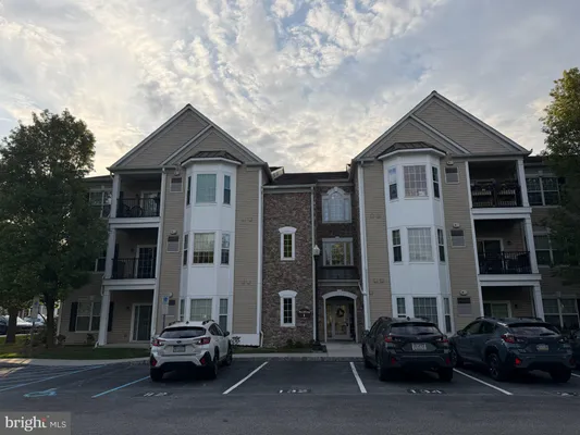 Property Slideshow image 2 of 10 | 121 e creekside dr 121, Brookhaven, PA, 19015