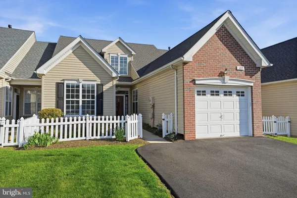 Property Slideshow image 2 of 40 | 122 devonshire way, Sellersville, PA, 18960