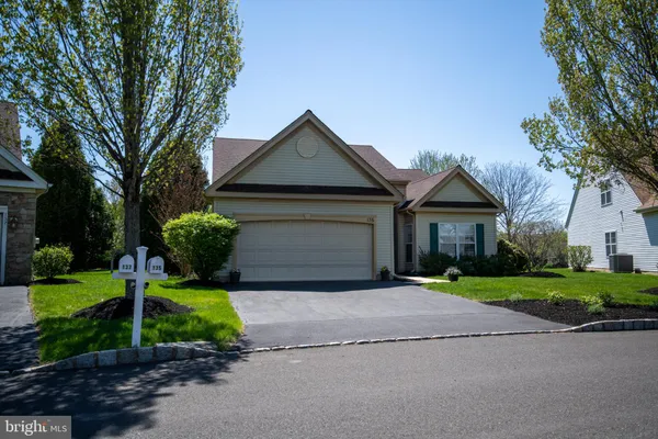 Property Slideshow image 2 of 36 | 135 s founders ct, Warrington, PA, 18976